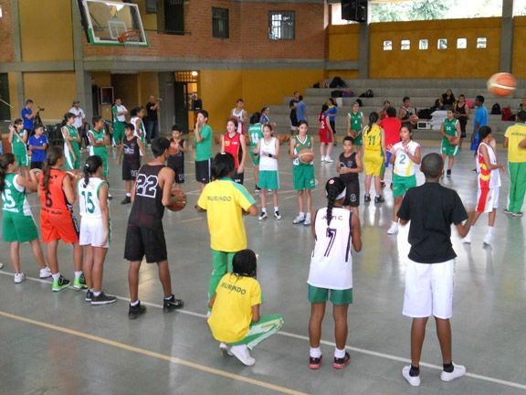 Coach Rick Walrond coaching in Medellín, Colombia