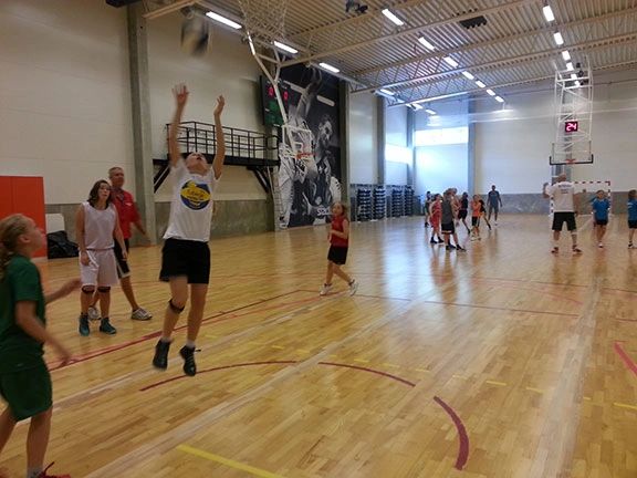 Coach Rick Walrond coaching in Sweden